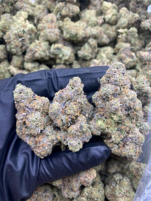 STRAWBERRY WEDDING CAKE